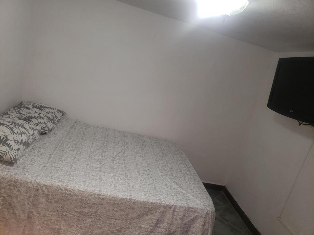 Hostal Hollywood Inn リオネグロ エクステリア 写真