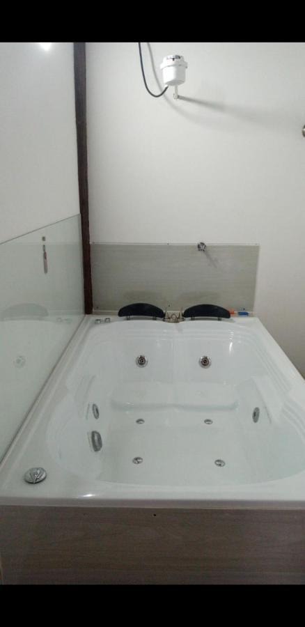 Hostal Hollywood Inn リオネグロ エクステリア 写真