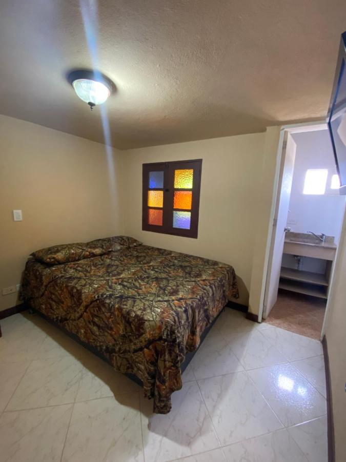 Hostal Hollywood Inn リオネグロ エクステリア 写真