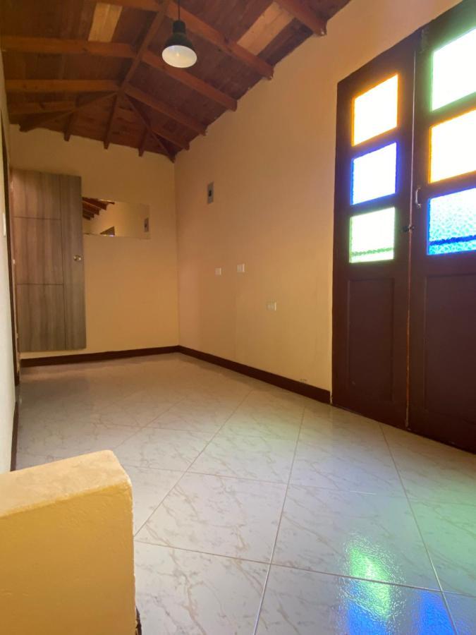 Hostal Hollywood Inn リオネグロ エクステリア 写真