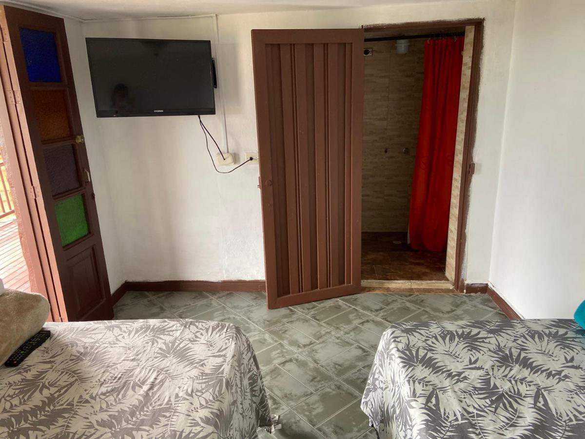 Hostal Hollywood Inn リオネグロ エクステリア 写真