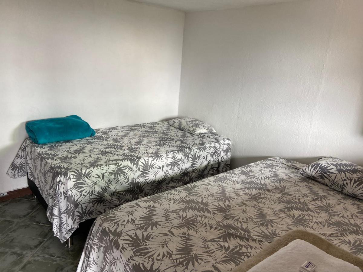 Hostal Hollywood Inn リオネグロ エクステリア 写真