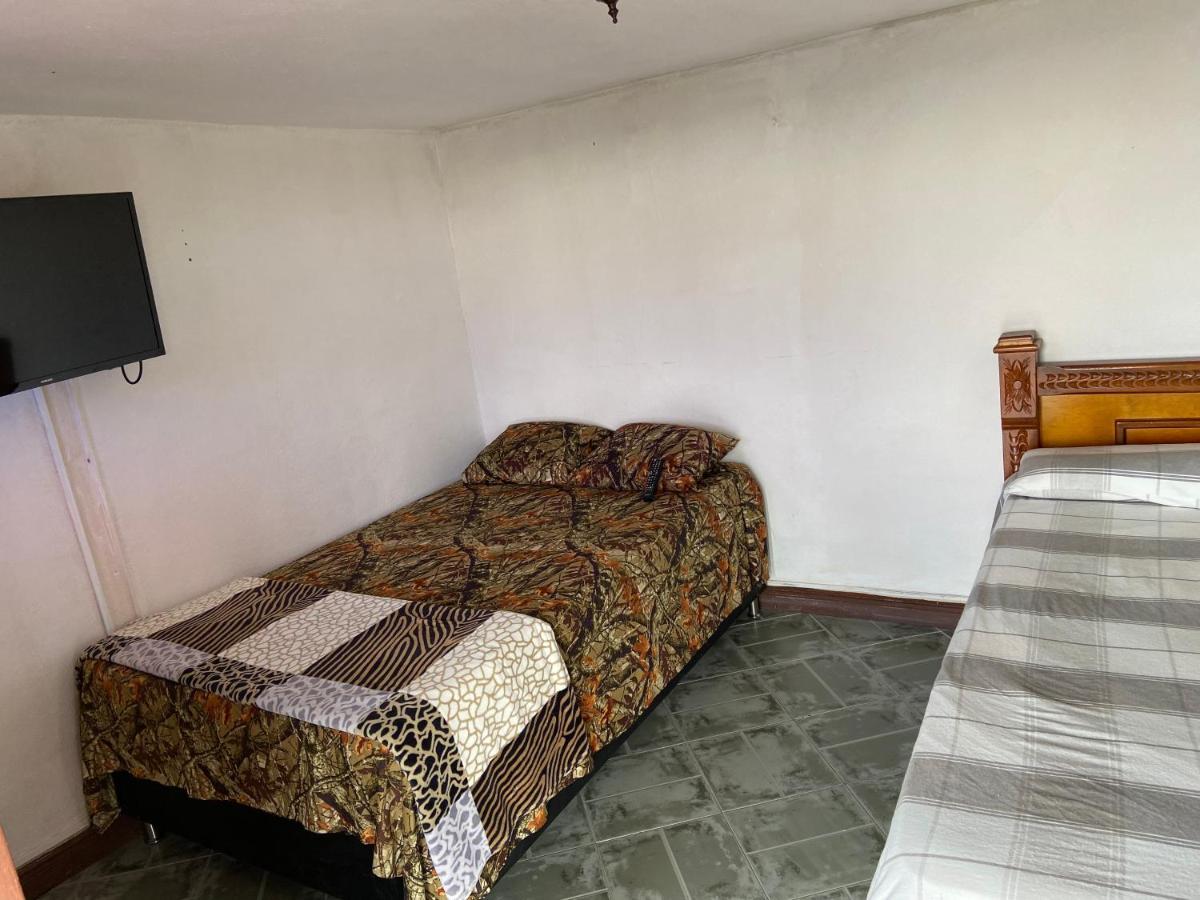 Hostal Hollywood Inn リオネグロ エクステリア 写真