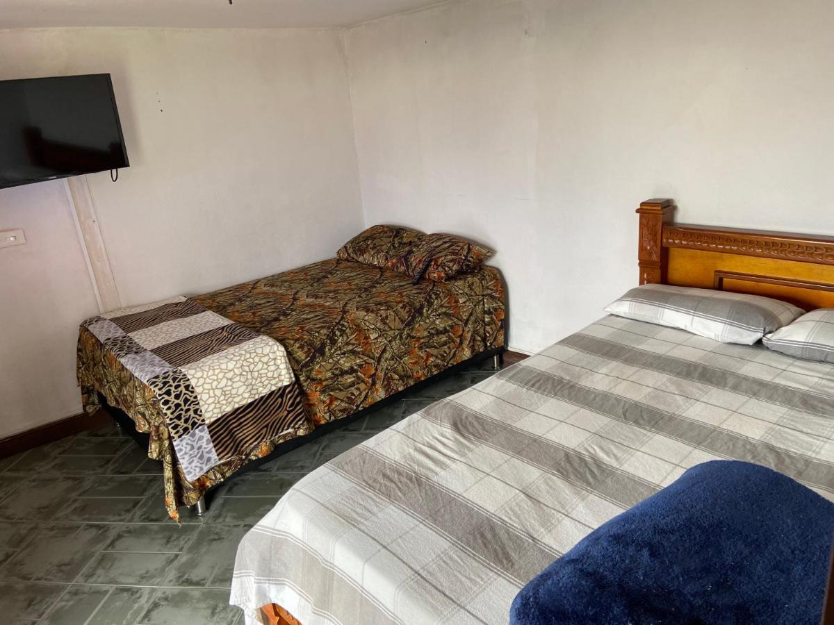 Hostal Hollywood Inn リオネグロ エクステリア 写真