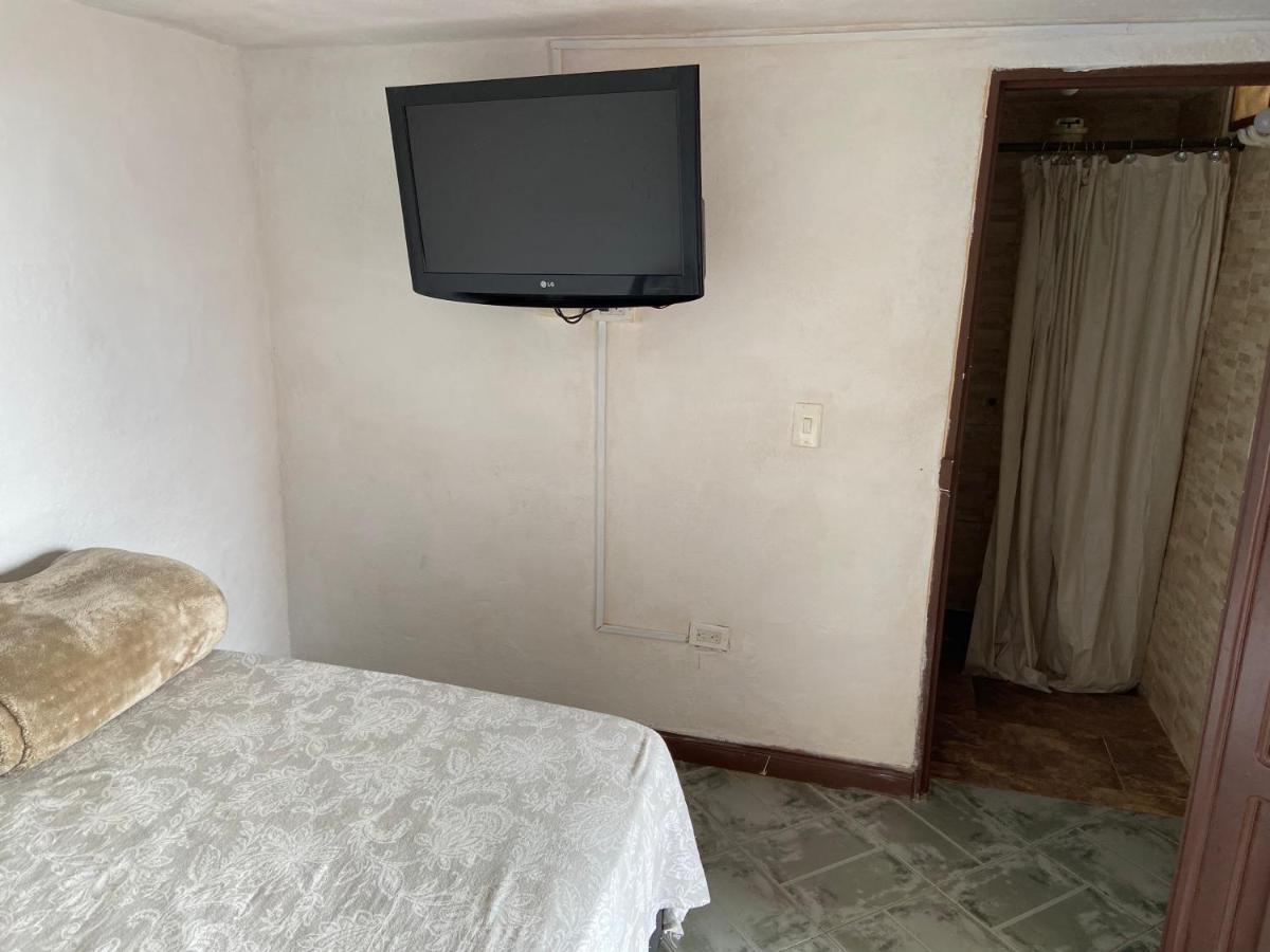 Hostal Hollywood Inn リオネグロ エクステリア 写真