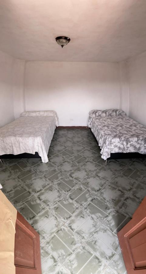 Hostal Hollywood Inn リオネグロ エクステリア 写真
