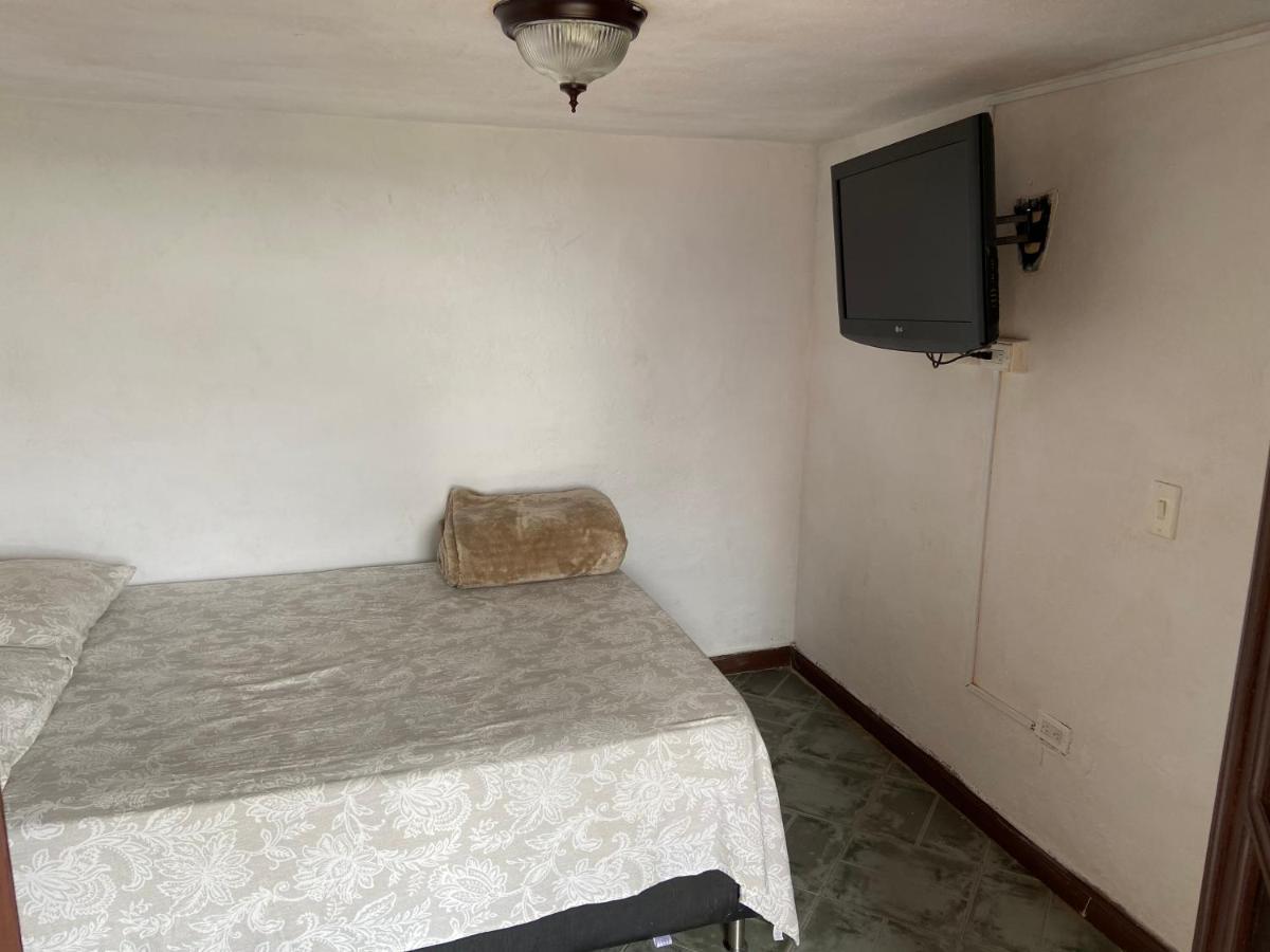 Hostal Hollywood Inn リオネグロ エクステリア 写真